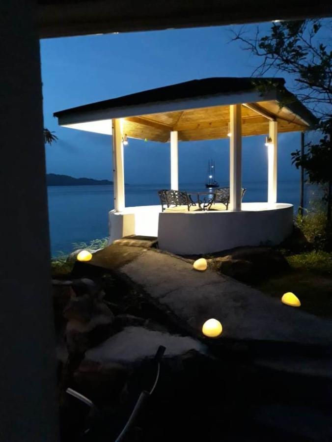Coin D'or * Anse Volbert Village